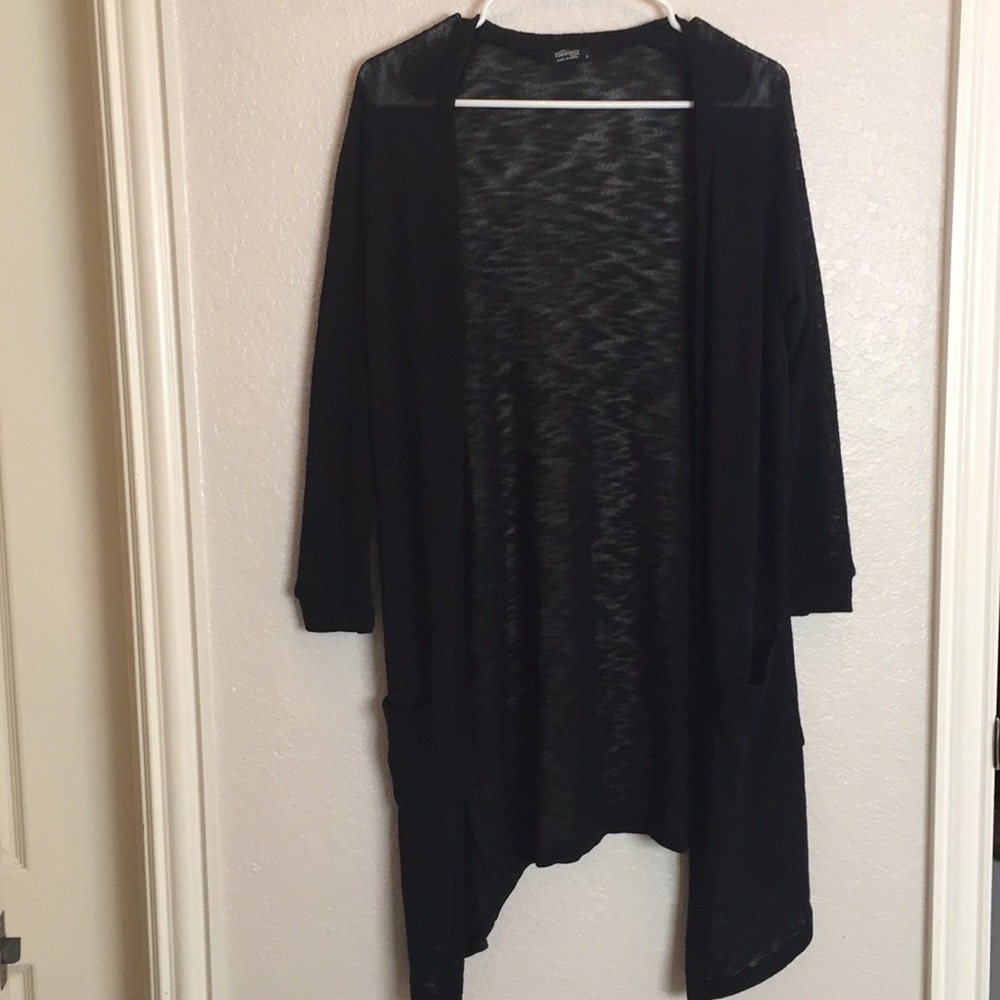 Black cardigan/light Sweater